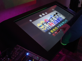 Интерактичный стол с занимательной игрой для гостей