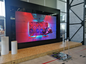 Видеостена с промо-роликами в ТЦ